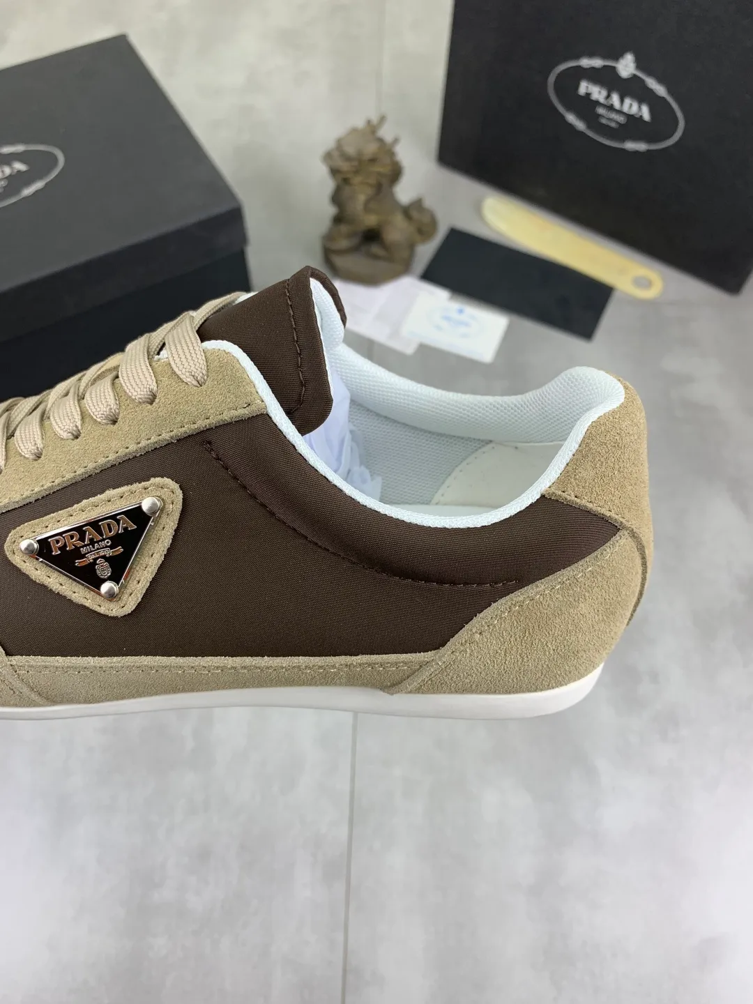 Men's Men's Shoes💰P440💰[New Style] The latest classic model of high-quality PRADA breathable and comfortable men's shoes has been launched on the official website in 1:1 reproduction, synchronized in Hong Kong counters and on the same catwalk; all made of calfskin with breathable mesh fabric ➕Imported soft and comfortable sheep Leather lining, 🍡🍡original 1:1 rubber outsole, non-slip and wear-resistant; comfortable to wear, attractive style, fine workmanship, and simple and neat shoe last, showing a man's courage and toughness, 👍size 38 to 44; 4️⃣colors🉑️ to choose from
